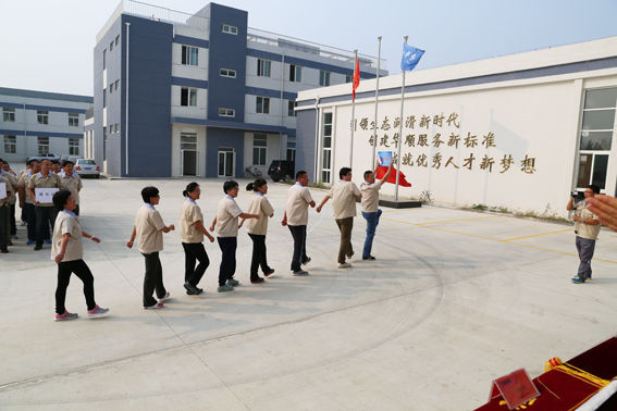 煙臺(tái)華順油氣潤滑運(yùn)動(dòng)會(huì)之隊(duì)伍入場(chǎng)