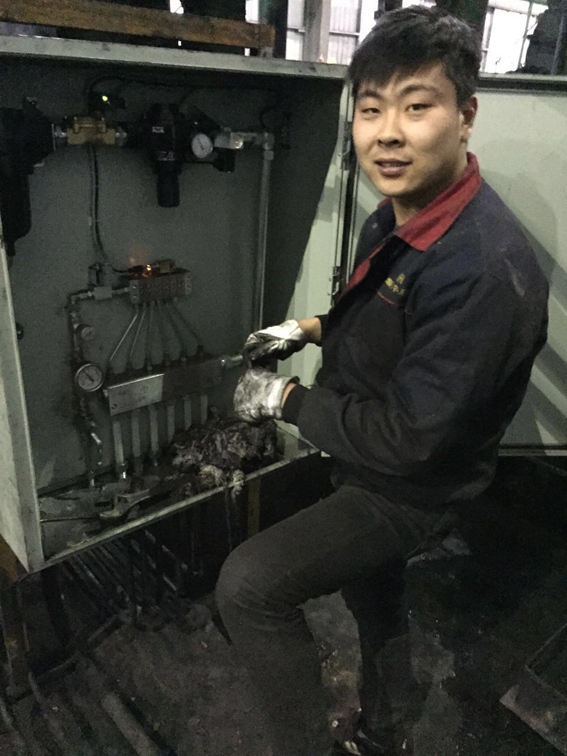 煙臺(tái)華順油氣潤滑設(shè)備可提升傳動(dòng)件6-8倍使用壽命，高效省油，改善生產(chǎn)環(huán)境，節(jié)省人工，投資回收期僅半年，全面解決企事業(yè)潤滑難題。煙臺(tái)華順油氣潤滑系統(tǒng)承諾為企業(yè)提供終身售后服務(wù)和技術(shù)支持，專業(yè)售后團(tuán)隊(duì)、電話隨時(shí)響應(yīng)支持、24小時(shí)趕赴現(xiàn)場解決客戶需求