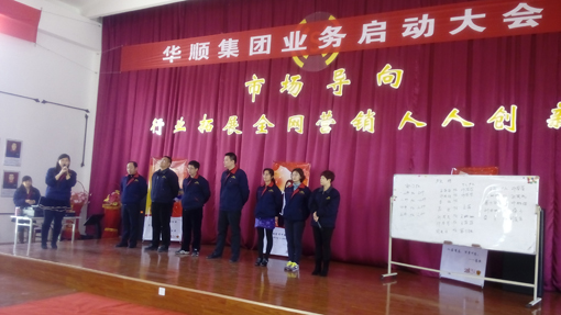 節(jié)能降耗，從煙臺(tái)華順油氣潤滑設(shè)備開始。近三年，煙臺(tái)華順油氣潤滑設(shè)備公司為國內(nèi)的200多個(gè)企業(yè)提供了500余套具有自主知識(shí)產(chǎn)權(quán)的油氣集中潤滑系統(tǒng)。這些設(shè)備的安裝與使用，不僅降低了設(shè)備潤滑油的消耗，提高了軸承的使用壽命，同時(shí)改善了客戶生產(chǎn)現(xiàn)場環(huán)境，投資回報(bào)率100%以上，受到了客戶的一致好評(píng)