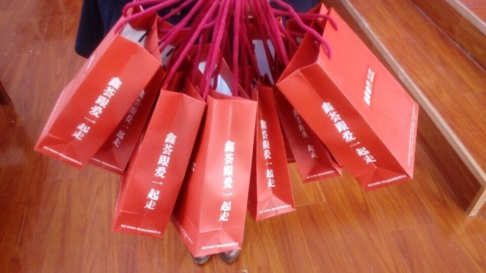 煙臺(tái)華順油氣潤(rùn)滑設(shè)備不僅能用于滾動(dòng)軸承和滑動(dòng)軸承，還在齒輪尤其是大型開(kāi)式齒輪、蝸輪蝸桿、滑動(dòng)面、機(jī)車(chē)輪緣及軌道、鏈條等傳動(dòng)件獲得了廣泛應(yīng)用
