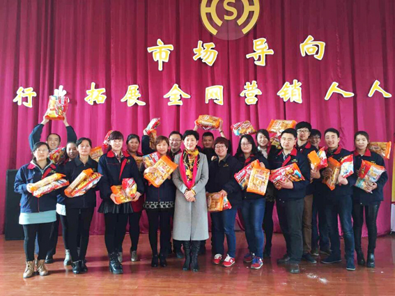 煙臺華順油氣潤滑設(shè)備公司每月早會都會評選一個(gè)冠軍隊(duì)發(fā)放小獎(jiǎng)品哦！煙臺華順油氣潤滑設(shè)備公司自主研發(fā)的油氣集中潤滑系統(tǒng)、外置式油氣分配器等七項(xiàng)產(chǎn)品獲得了國家實(shí)用新型專利，實(shí)現(xiàn)了油氣潤滑系統(tǒng)關(guān)鍵部件的國產(chǎn)化